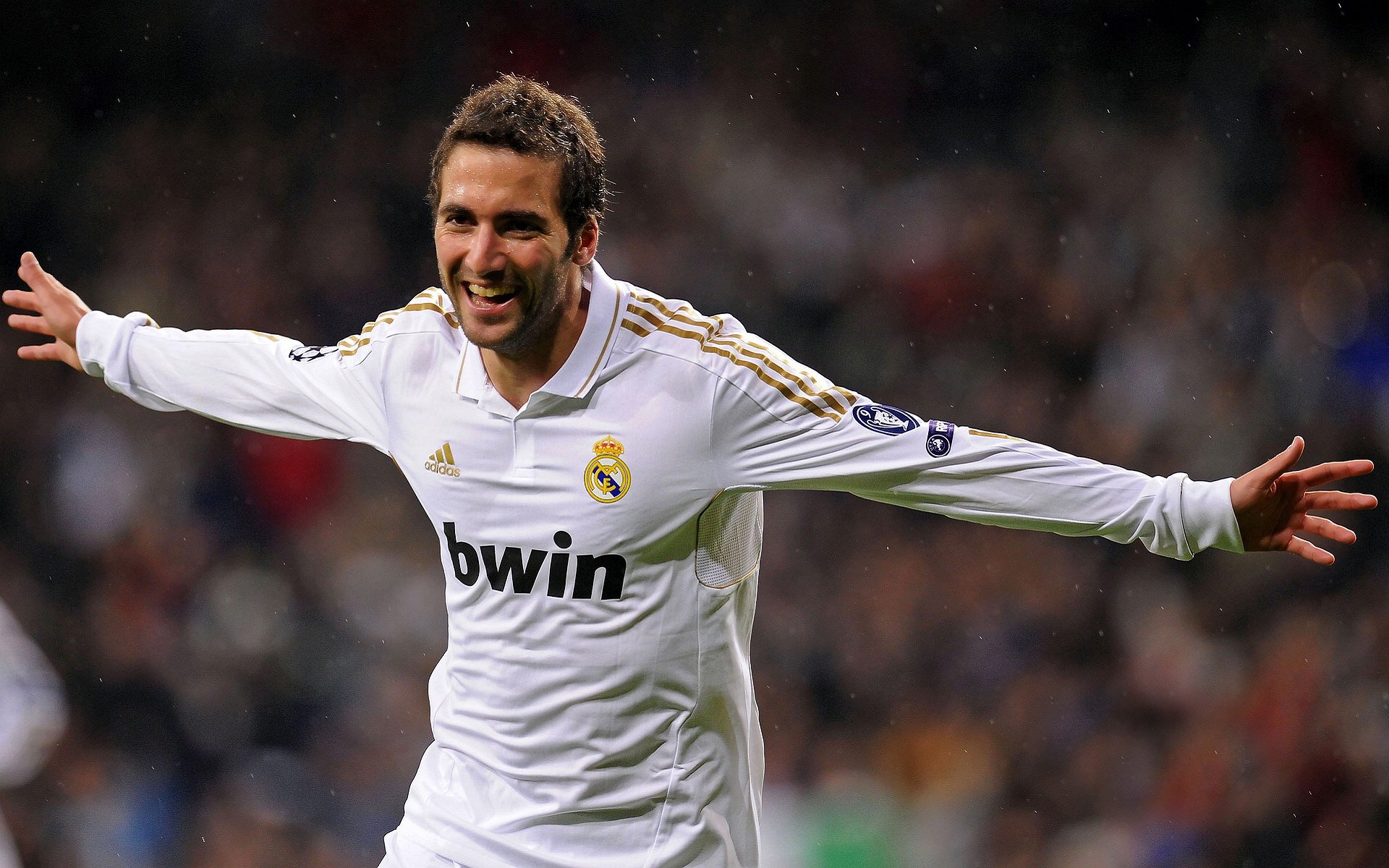 王楚钦比赛中三次擦边球打出胜势，王楚钦打球视频